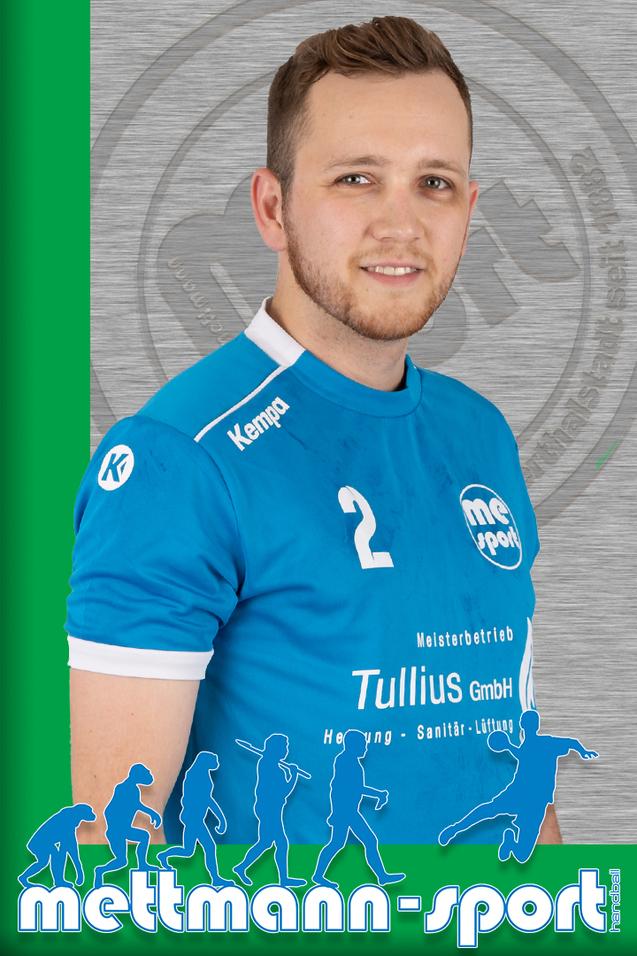 Portrait eines Mannes in einem blauen Handball-Trikot mit der Nummer 2, im Hintergrund das Logo von Mettmann-Sport.