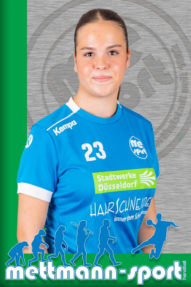 Porträt einer Spielerin im blauen Handballtrikot mit der Nummer 23 und Logos im Hintergrund.