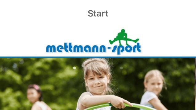 App-Oberfläche von Mettmann-Sport mit farbigen Kacheln und Kindern, die mit Hula-Hoops spielen, im Hintergrund.